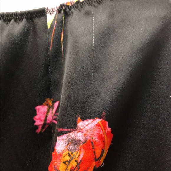 Victoria’s Secret Side Button Slip Skirt Black & Multi Floral Lace Trim Medium - Picture 8 of 8